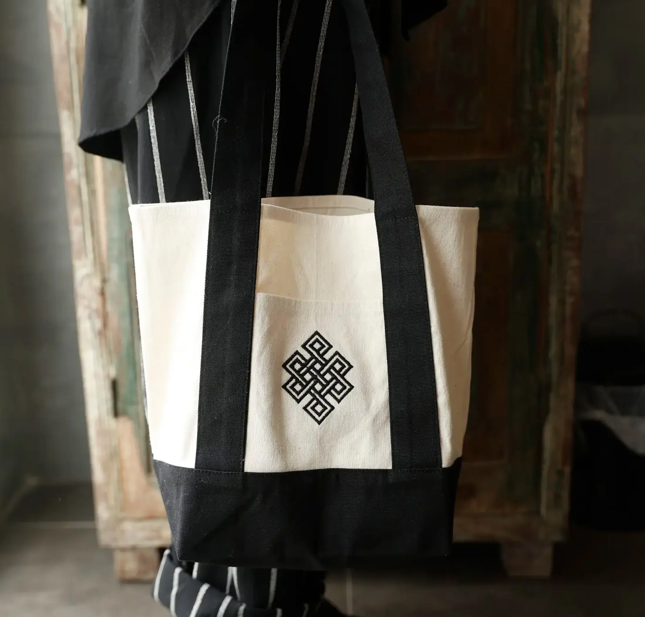 Mini Eternal knot tote