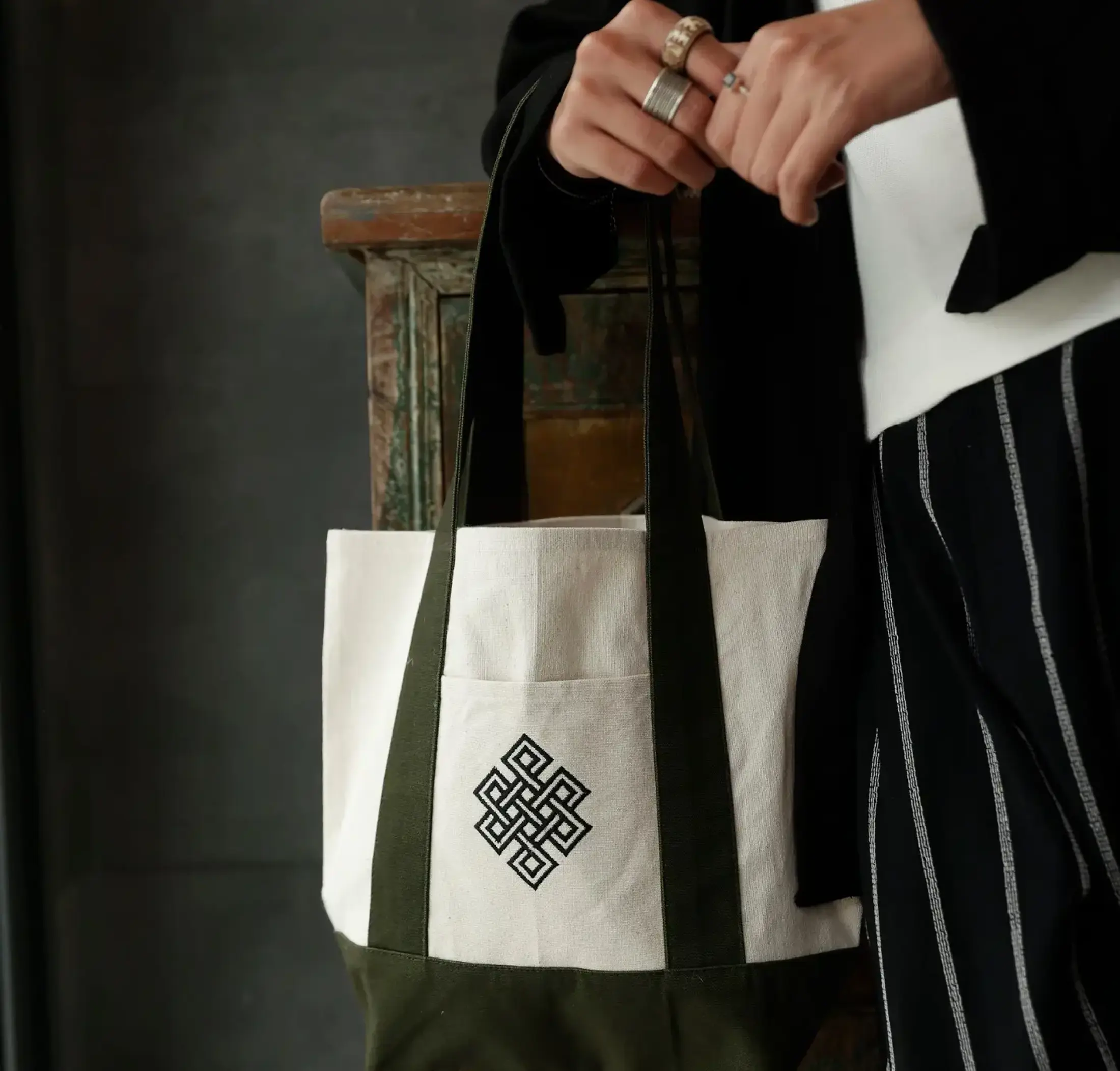Mini Eternal knot tote