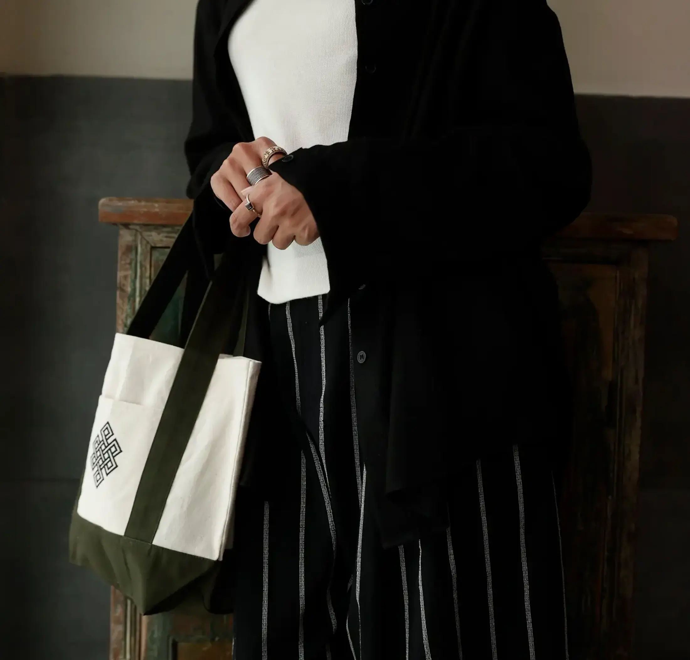Mini Eternal knot tote