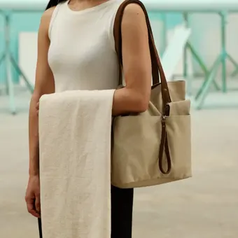 Dry wax tote