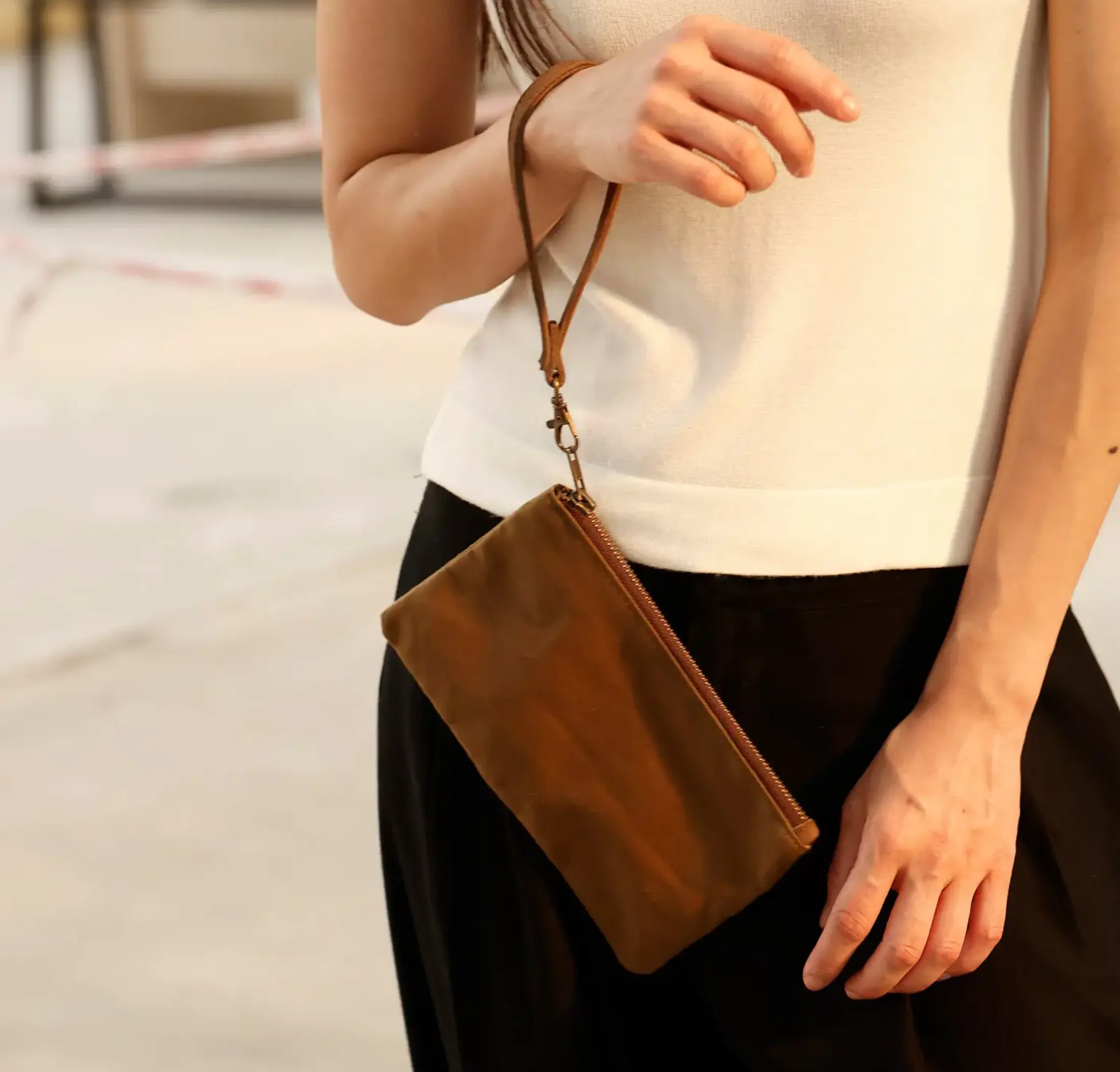 Dry wax tote